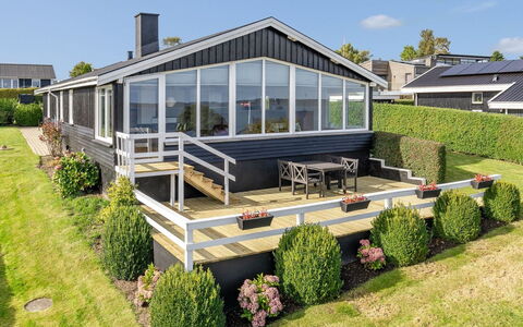 Fani - 150M from the Sea: Veranda, Hjem, Tag, Hus, Boligområde, Dør, Sommerhus, Estate, Skygge, Altan