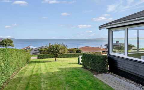 Fani - 150M from the Sea: Hav, Coastal Og Oceaniske Landskabsformer, Hjem, Kyst, Bunddække, Ocean, Sommerhus, Lawn, Kyst, Estate