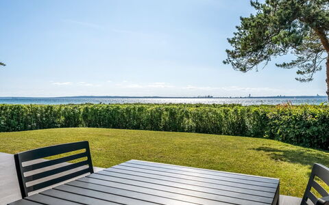 Nille - 30M from the Sea: Træ, Hjem, Veranda, Dæk, Hårdttræ, Tag, Bejdse, Trægulve, Eco Hotel