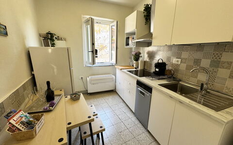 Il Cervo In Città: Køkken, Køkken Apparat, Større Bandage, Countertop, Komfur, Komfur, Gaskomfur, Cabinetry, Køkkenvask, Gulvbelægning