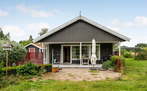 Thine - 800M from the Sea: Træ, Møbel, Lejlighed, Værelse, Loft, Bejdse, Stol, Hårdttræ, Klarlak, Tømmer