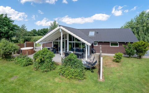Mika - 800M from the Sea: Hjem, Sommerhus, Veranda, Sidespor, Stuehus, Udendørs Struktur