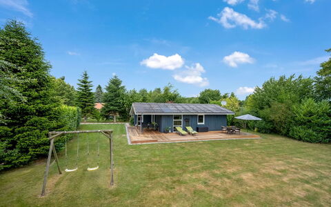 Ellie - 500M from the Sea: Sommerhus, Backyard, Gård, Garden Bygninger, Skur, Sidespor, Udendørs Møbler, Bjælkehytte, Udendørs Struktur, Hytte