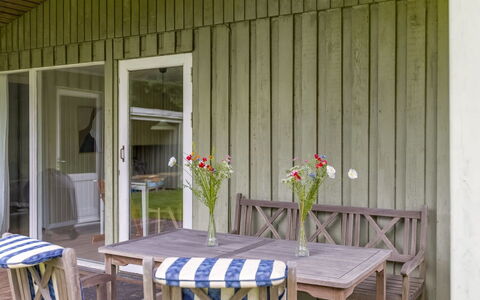 Göran - 30Km from the Sea: Hjem, Sommerhus, Veranda, Hårdttræ, Sidespor, Dæk, Skygge, Planke, Estate, Garden Bygninger