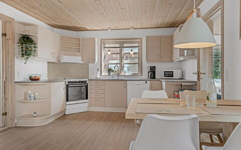 Antine - 400M from the Sea: Hjem, Boligområde, Hus, Sommerhus, Tag, Land Lot, Sidespor, Have, Estate, Lawn