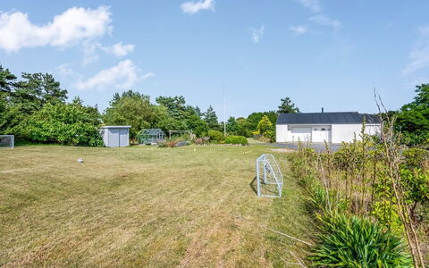 Idalia - 600M from the Sea: Bygning, Hus, Boligområde, Hjem, Busk, Tag, Sommerhus, Estate, Have
