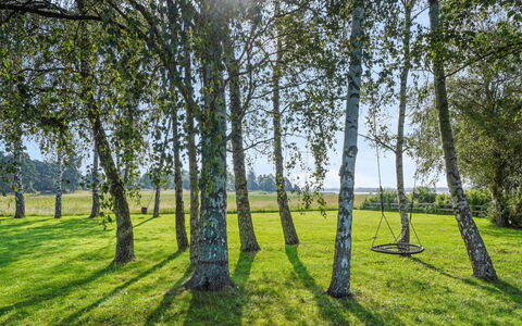 Jo - 175M to the Fjord: Møbel, Indretning, Gulvbelægning, Træ, Værelse, Loft, Etage, Bord, Cabinetry, Belysning
