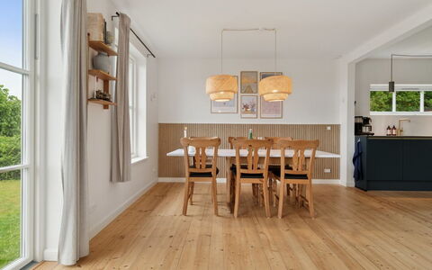 Hermine - 250M from the Sea: Møbel, Gulvbelægning, Trægulve, Etage, Indretning, Træ, Loft, Laminat Gulv, Køkken & Spisebord, Spisestue
