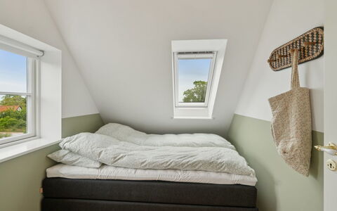 Hermine - 250M from the Sea: Soveværelse, Etage, Gulvbelægning, Træ, Seng, Indretning, Sengetøj, Sengetøj, Sengetøj, Bed Frame