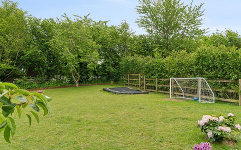 Hermine - 250M from the Sea: Træ, Græs, Busk, Have, Græs-, Land Lot, Almindeligt, Lawn, Eng