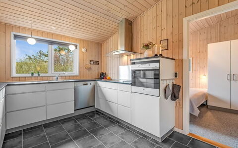 Anelise - 800M to the Fjord: Køkken, Træ, Gulvbelægning, Køkken Apparat, Større Bandage, Countertop, Loft, Indretning, Etage, Cabinetry