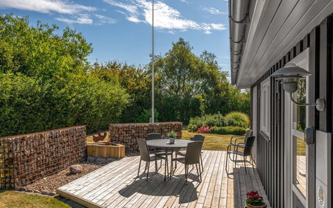 Anelise - 800M to the Fjord: Træ, Busk, Have, Land Lot, Hjem, Dæk, Veranda, Bunddække, Backyard, Hårdttræ