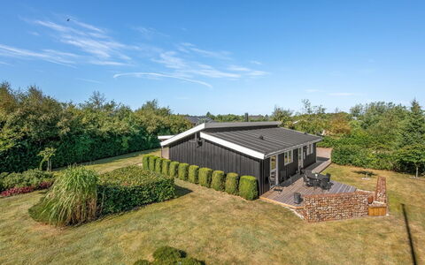 Anelise - 800M to the Fjord: Hus, Hjem, Tag, Sommerhus, Land Lot, Stuehus, Estate, Have, Lawn, Landscaping
