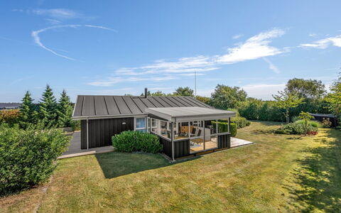 Anelise - 800M to the Fjord: Græs, Tag, Hjem, Hus, Land Lot, Sommerhus, Estate, Lawn, Skygge, Have