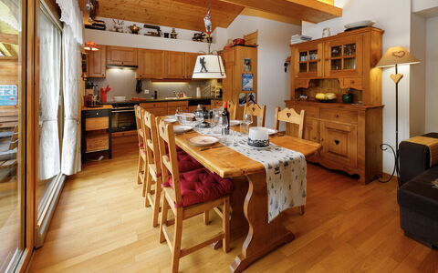 Mon Abri B: Møbel, Træ, Indretning, Loft, Køkken, Værelse, Belysning, Bord, Hjem, Cabinetry