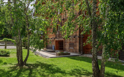 Mon Abri B: Træ, Mursten, Murværk, Have, Lawn, Sidespor, Hårdttræ, Backyard, Gård, Bjælkehytte