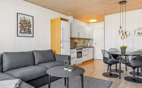 Kjera - 2.4Km from the Sea: Indretning, Møbel, Gulvbelægning, Etage, Træ, Couch, Stue, Loft, Værelse, Trægulve