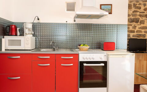 Les Jardins: Køkken Apparat, Køkken, Større Bandage, Countertop, Cabinetry, Husholdningsapparat, Indretning, Komfur, Køkkenvask, Møbel
