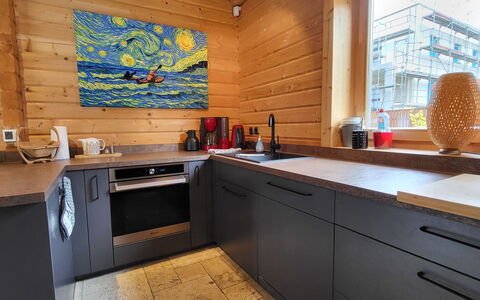 Seeblick 21: Træ, Gulvbelægning, Køkken, Countertop, Etage, Trægulve, Møbel, Cabinetry, Køkken Apparat, Indretning