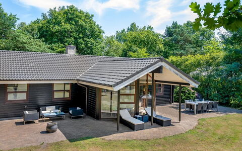 Lillebror - 12Km from the Sea: Træ, Plantesamfund, Land Lot, Skygge, Naturmateriale, Garden Bygninger, Skur, Udendørs Struktur, Bjælkehytte