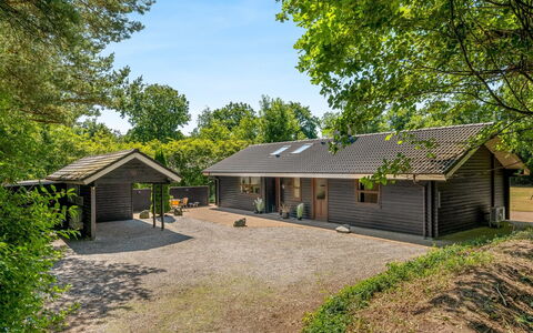 Lillebror - 12Km from the Sea: Bygning, Tag, Hus, Hjem, Sommerhus, Landdistrikt, Estate, Sidespor, Garden Bygninger, Indkørsel