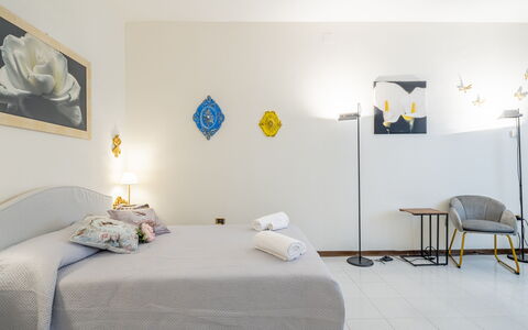 Casa Gioia In Lucca: Møbel, Indretning, Seng, Væg, Soveværelse, Etage, Gulvbelægning, Sengetøj, Træ, Sengetøj