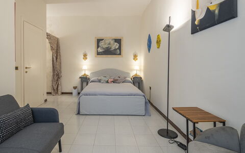 Casa Gioia In Lucca: Møbel, Indretning, Væg, Etage, Gulvbelægning, Seng, Soveværelse, Loft, Værelse, Textile