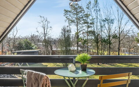 Hannele - 10Km from the Sea: Boligområde, Busk, Hus, Hjem, Have, Estate, Skygge, Landscaping, Lawn