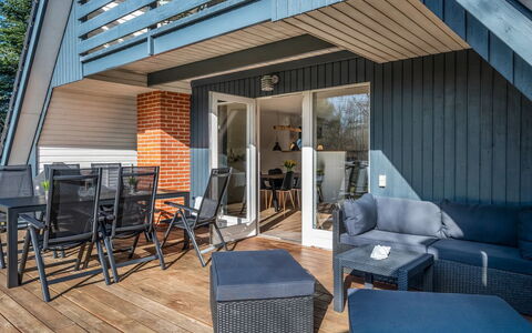 Hannele - 10Km from the Sea: Boligområde, Busk, Hus, Hjem, Have, Estate, Skygge, Landscaping, Lawn