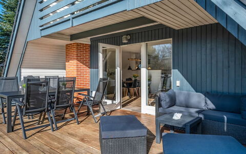 Hannele - 10Km from the Sea: Boligområde, Busk, Hus, Hjem, Have, Estate, Skygge, Landscaping, Lawn