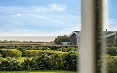 Thit - 90M from the Sea: Sommerhus, Backyard, Gård, Garden Bygninger, Skur, Sidespor, Udendørs Møbler, Bjælkehytte, Udendørs Struktur, Hytte