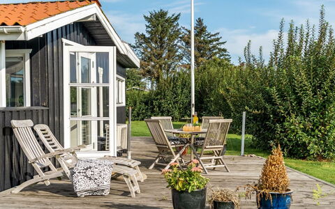 Thit - 90M from the Sea: Sommerhus, Backyard, Gård, Garden Bygninger, Skur, Sidespor, Udendørs Møbler, Bjælkehytte, Udendørs Struktur, Hytte