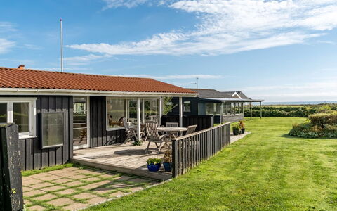 Thit - 90M from the Sea: Sommerhus, Backyard, Gård, Garden Bygninger, Skur, Sidespor, Udendørs Møbler, Bjælkehytte, Udendørs Struktur, Hytte