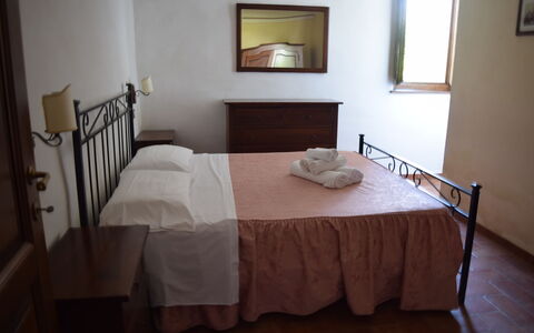 Oasi Della Pergola: Seng, Soveværelse, Møbel, Sengetøj, Sengetøj, Etage, Træ, Indretning, Gulvbelægning, Bed Frame