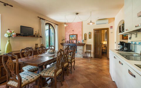 Casale La Canigiana, House, Pool, San Miniato: Møbel, Indretning, Gulvbelægning, Træ, Spisestue, Køkken & Spisebord, Loft, Bord, Etage, Stol