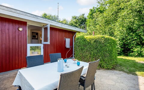 Viktoria - 500M from the Sea: Indretning, Loft, Lejlighed, Gulvbelægning, Møbel, Etage, Værelse, Belysning, Hjem, Couch