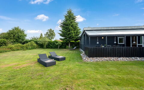 Nicklas - 250M from the Sea: Sommerhus, Backyard, Gård, Garden Bygninger, Skur, Sidespor, Udendørs Møbler, Bjælkehytte, Udendørs Struktur, Hytte