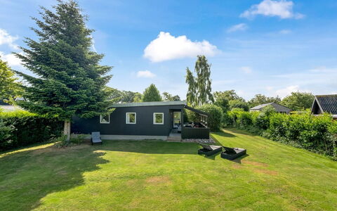 Nicklas - 250M from the Sea: Sommerhus, Backyard, Gård, Garden Bygninger, Skur, Sidespor, Udendørs Møbler, Bjælkehytte, Udendørs Struktur, Hytte