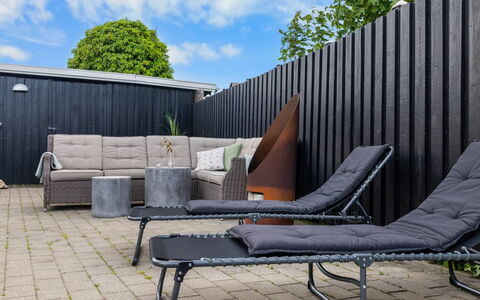 Daya - 75M from the Sea: Sommerhus, Backyard, Gård, Garden Bygninger, Skur, Sidespor, Udendørs Møbler, Bjælkehytte, Udendørs Struktur, Hytte