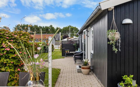 Daya - 75M from the Sea: Sommerhus, Backyard, Gård, Garden Bygninger, Skur, Sidespor, Udendørs Møbler, Bjælkehytte, Udendørs Struktur, Hytte