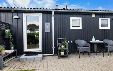 Daya - 75M from the Sea: Sommerhus, Backyard, Gård, Garden Bygninger, Skur, Sidespor, Udendørs Møbler, Bjælkehytte, Udendørs Struktur, Hytte