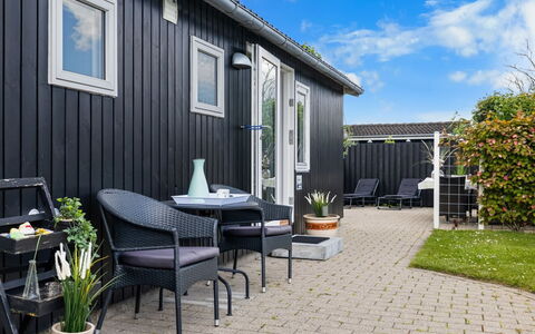 Daya - 75M from the Sea: Sommerhus, Backyard, Gård, Garden Bygninger, Skur, Sidespor, Udendørs Møbler, Bjælkehytte, Udendørs Struktur, Hytte