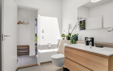 Milena - 1.5Km from the Sea: Bygning, Hus, Boligområde, Hjem, Busk, Tag, Sommerhus, Estate, Have