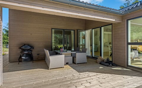 Aarthi - 575M from the Sea: Sommerhus, Backyard, Gård, Garden Bygninger, Skur, Sidespor, Udendørs Møbler, Bjælkehytte, Udendørs Struktur, Hytte