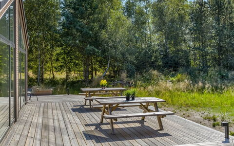 Aarthi - 575M from the Sea: Sommerhus, Backyard, Gård, Garden Bygninger, Skur, Sidespor, Udendørs Møbler, Bjælkehytte, Udendørs Struktur, Hytte
