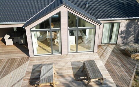 Aarthi - 575M from the Sea: Sommerhus, Backyard, Gård, Garden Bygninger, Skur, Sidespor, Udendørs Møbler, Bjælkehytte, Udendørs Struktur, Hytte