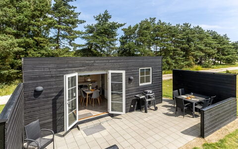 Mattheus - 900M from the Sea: Sommerhus, Backyard, Gård, Garden Bygninger, Skur, Sidespor, Udendørs Møbler, Bjælkehytte, Udendørs Struktur, Hytte
