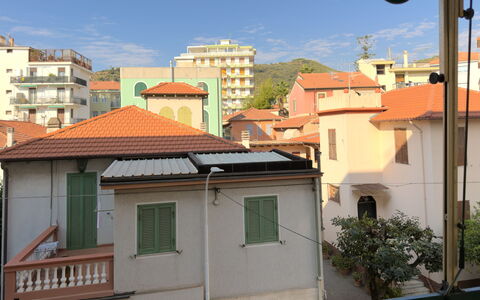 Casa Francy - Arma Di Taggia: Bygning, Tag, Boligområde, Kvarter, Hus, Stad, Hjem, Urban Design, Menneskelig Bosættelse, Lejlighed