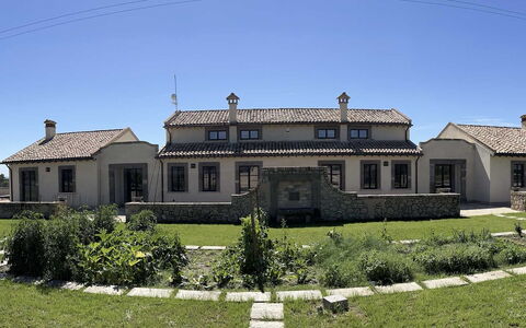 Villa Sassinoro: Bygning, Vindue, Hjem, Hus, Tag, Arkitektur, Facade, Boligområde, Sommerhus, Estate