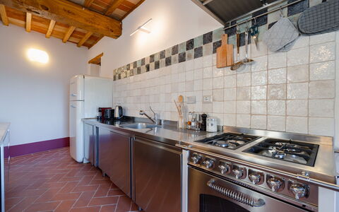 Mensano Old Town Apartment: Køkken, Gulvbelægning, Køkken Apparat, Countertop, Større Bandage, Loft, Etage, Komfur, Gaskomfur, Komfur